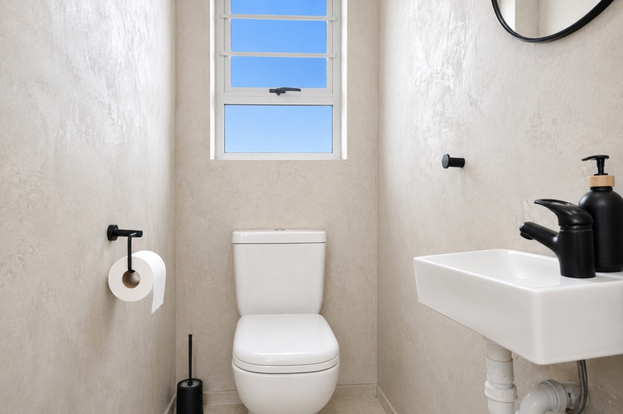 4 Bedroom Property for Sale in Yzerfontein Western Cape